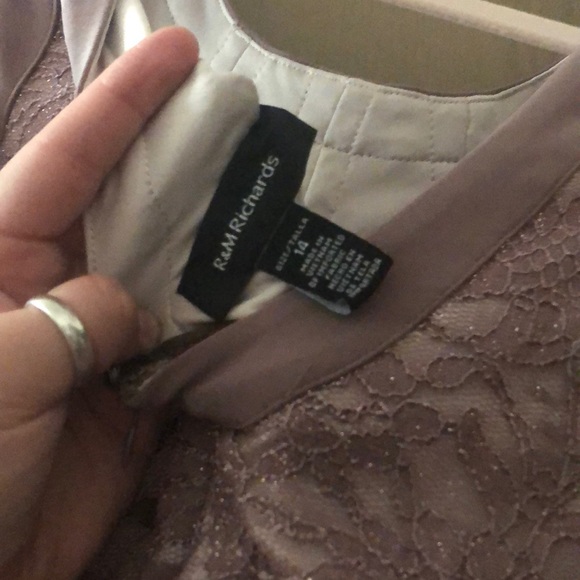 Tan laced dress - Picture 5 of 5